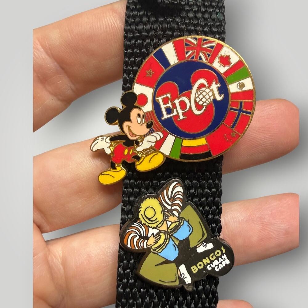 Vintage Disney 11 Pin Lot Lanyard Walt Disney World 2000 Animal Kingdom Mickey - Picture 4 of 9